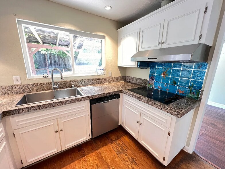 Building Photo - 6976 Claywood Way