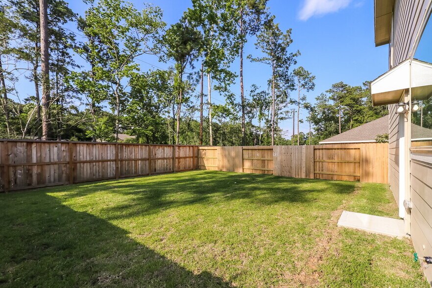 Building Photo - 1934 Ballesteros St