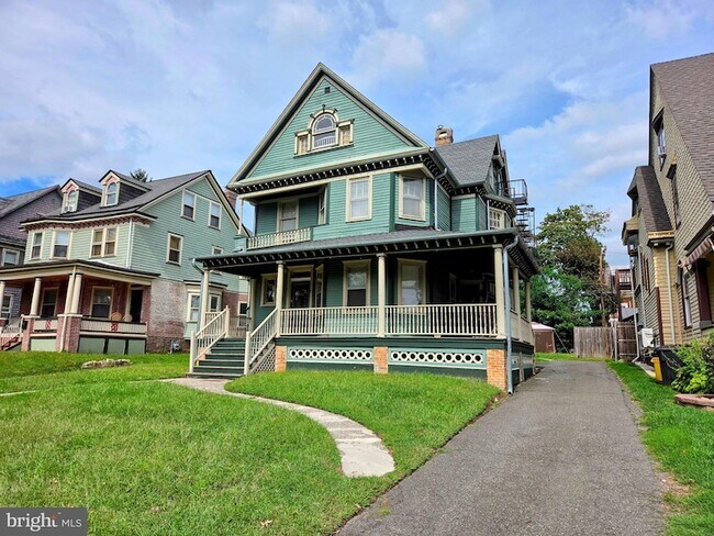 Building Photo - 912 Riverside Ave.