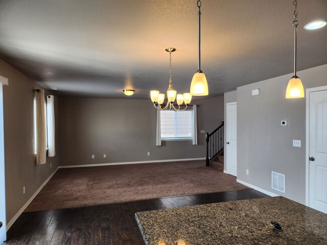 Building Photo - BEAUTIFUL 3BD HOME with A/C in TRAILS at F...