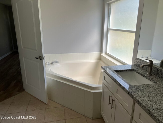 Building Photo - 1212 Foxridge Pl