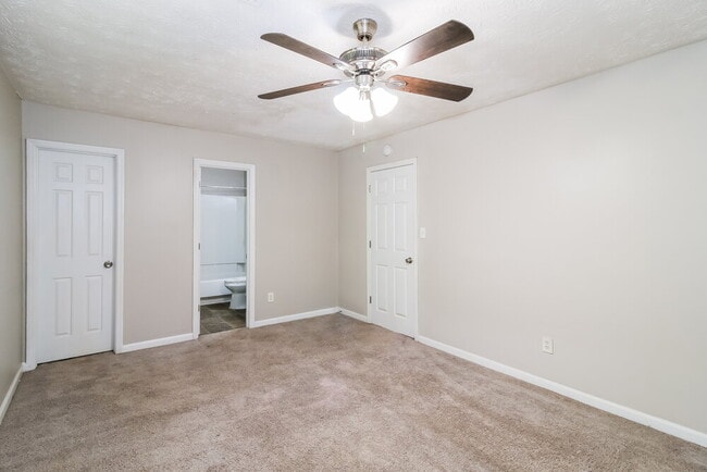 Building Photo - 548 Sherwood Greens