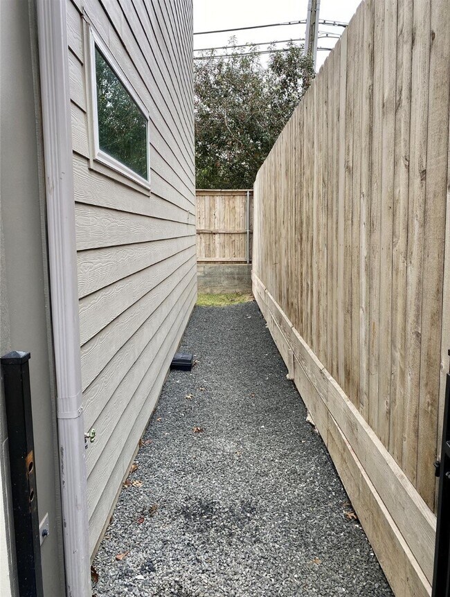 Building Photo - 346 Eado Park Cir