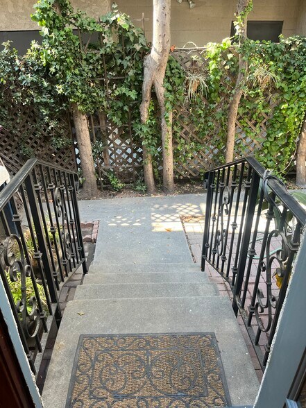 Building Photo - 1040 Prospect Ave