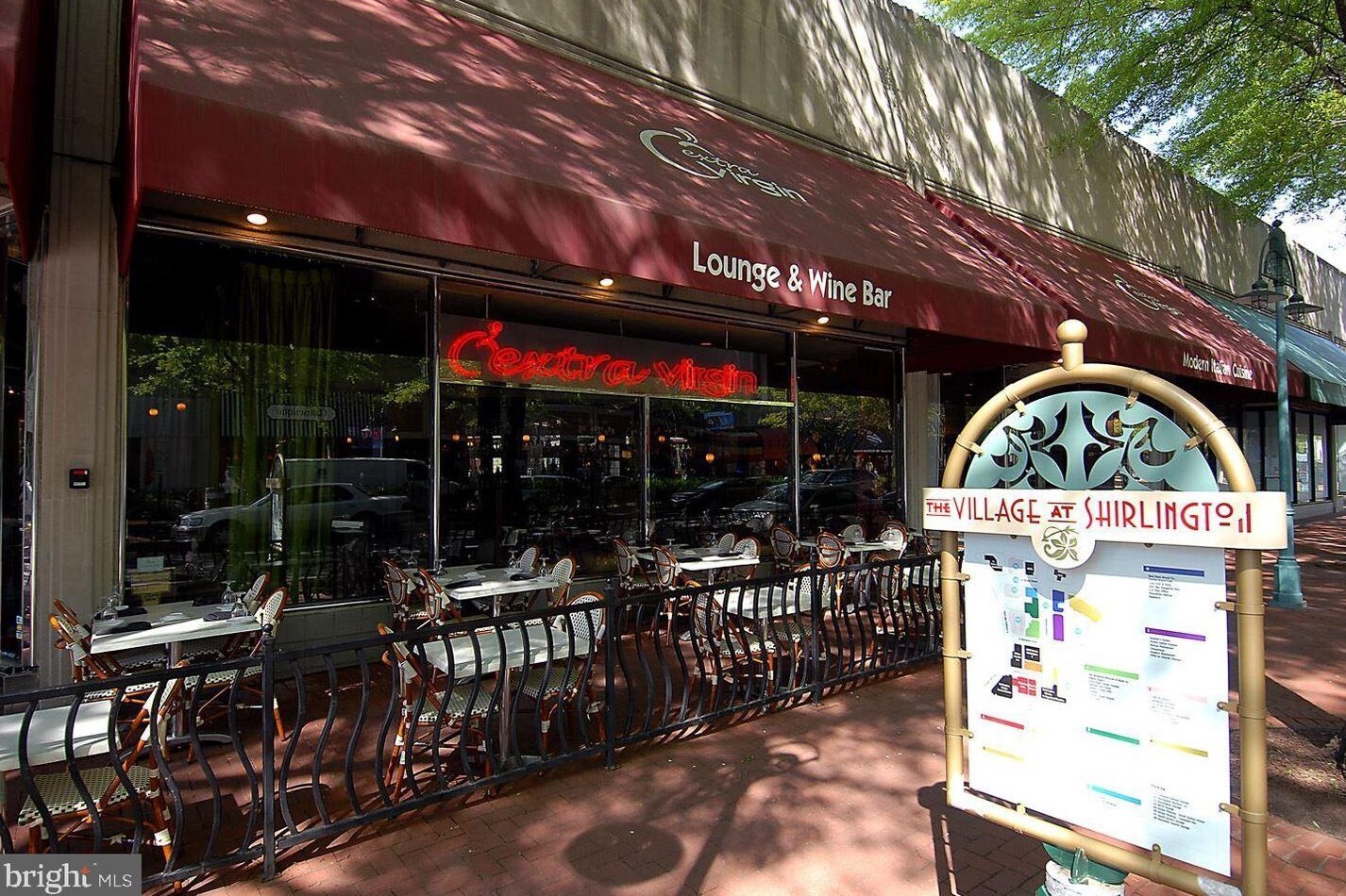 10 minute walt to Downtown Shirlington - 2925 S Woodstock St