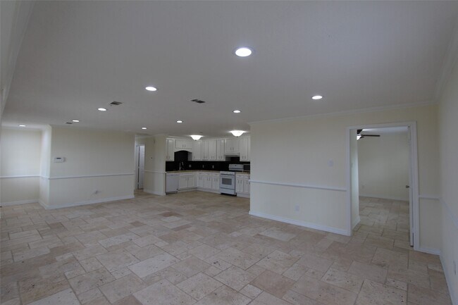 Building Photo - 6517 Sivley St