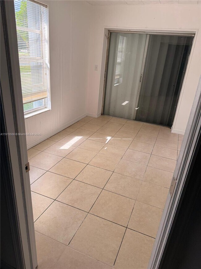 Building Photo - 4401 N Australian Ave