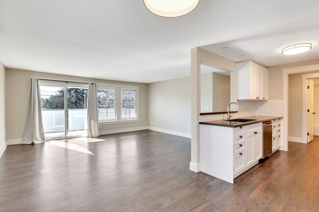 Building Photo - Great 2bd 2ba located in Old Burien