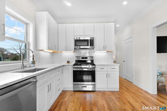 Building Photo - 12 Sandy Way