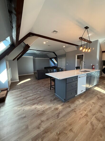 Building Photo - 10 High St