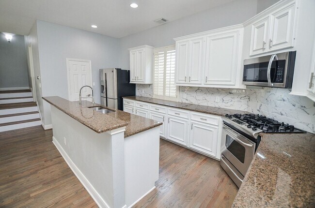 Building Photo - 1016 Studer St