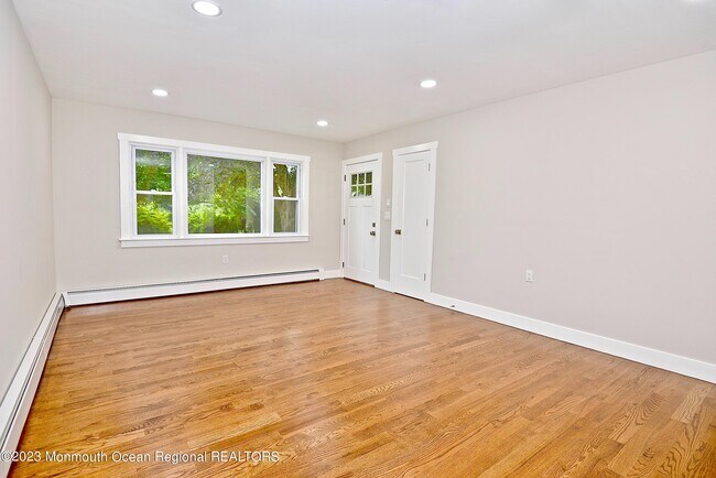 Building Photo - 57 Golden Glow Circus