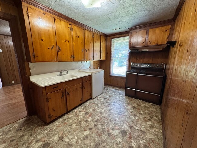Building Photo - 3/1 House in Shannon Village $1050