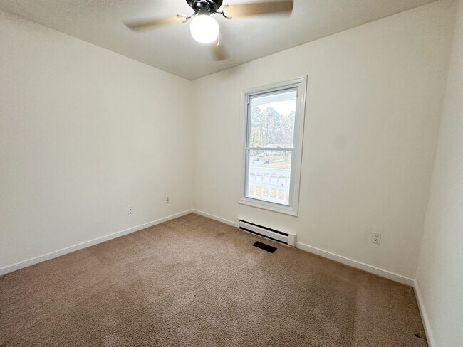 Building Photo - Move-In Ready on Large Corner Lot!