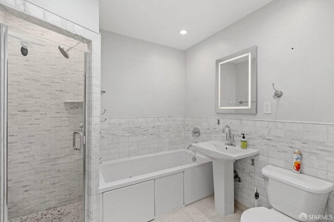 Building Photo - 112 Baden St