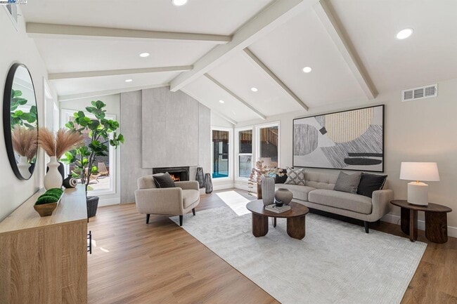 Building Photo - 3613 Perada Dr