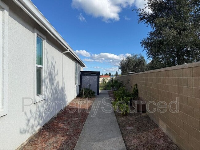 Building Photo - 1136 Crescent Ave