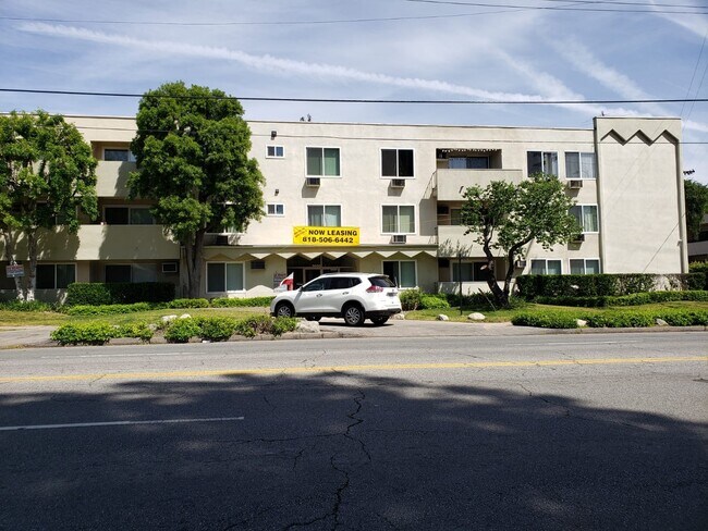 Building Photo - 5000 Coldwater Canyon Ave