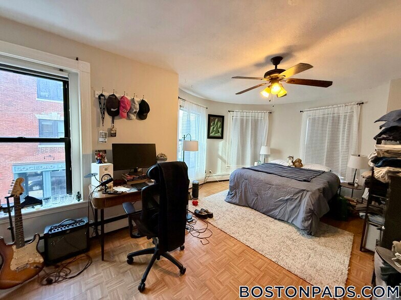 Building Photo - 1526 Tremont St
