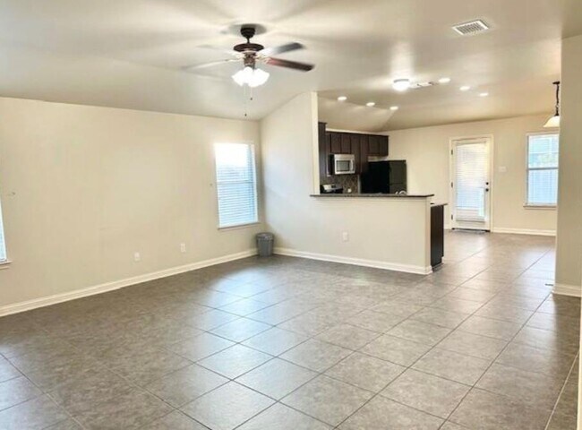 Building Photo - 319 Serene Hollow Ln
