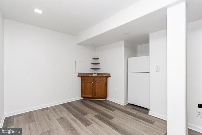 Building Photo - 6 Mintwood Dr