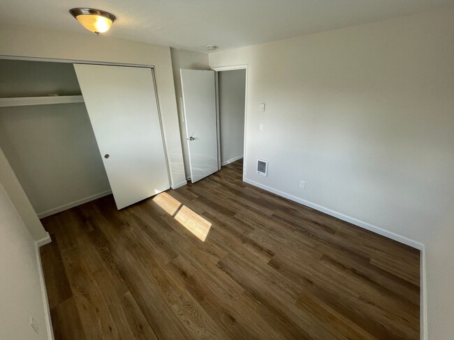 Building Photo - What the luxury of your OWN bathroom?