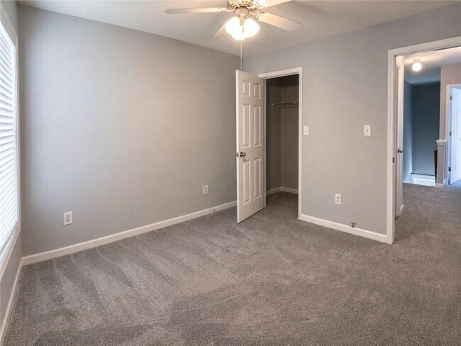 Building Photo - 2268 White Alder Dr NE