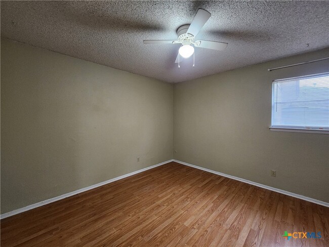 Building Photo - 317 Briarwood Dr