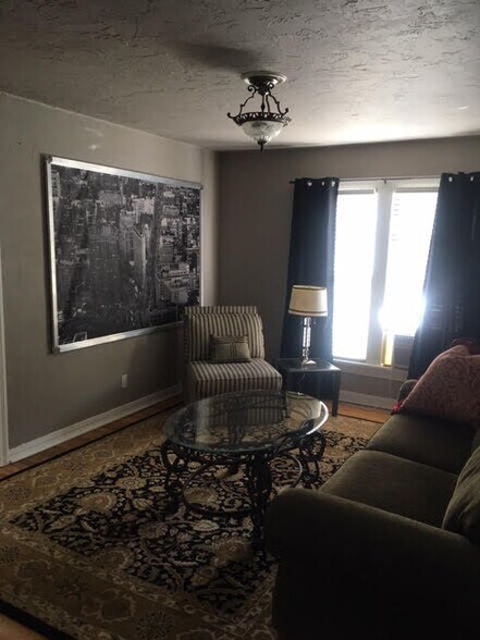 Building Photo - 413 S Webster Ave