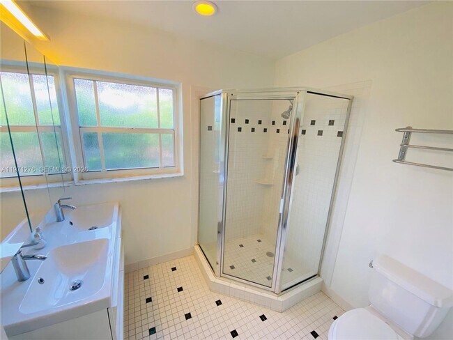 Building Photo - 8959 Dickens Ave