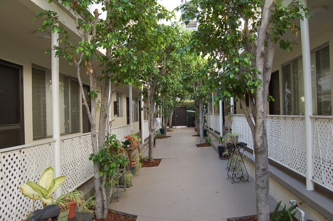 Building Photo - 3445 Vinton Ave