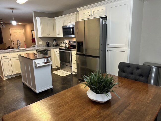 Building Photo - 11 7th St