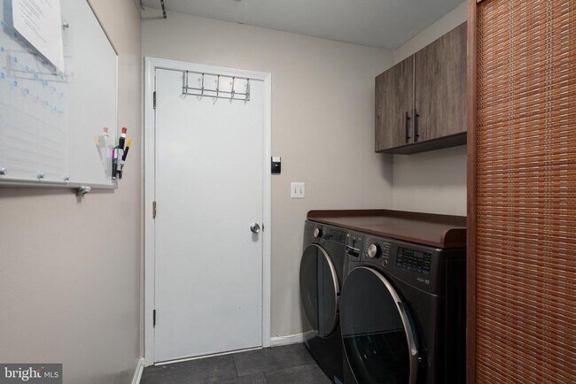 Building Photo - 9 Woodmont Dr