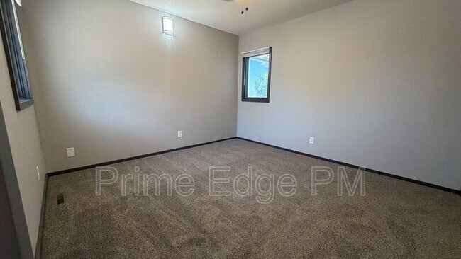 Building Photo - 1741 Ridgehaven Ct
