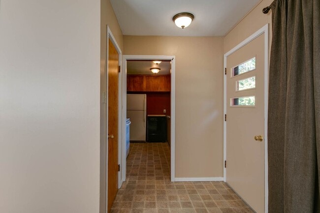 Building Photo - 1816 Elaine Dr