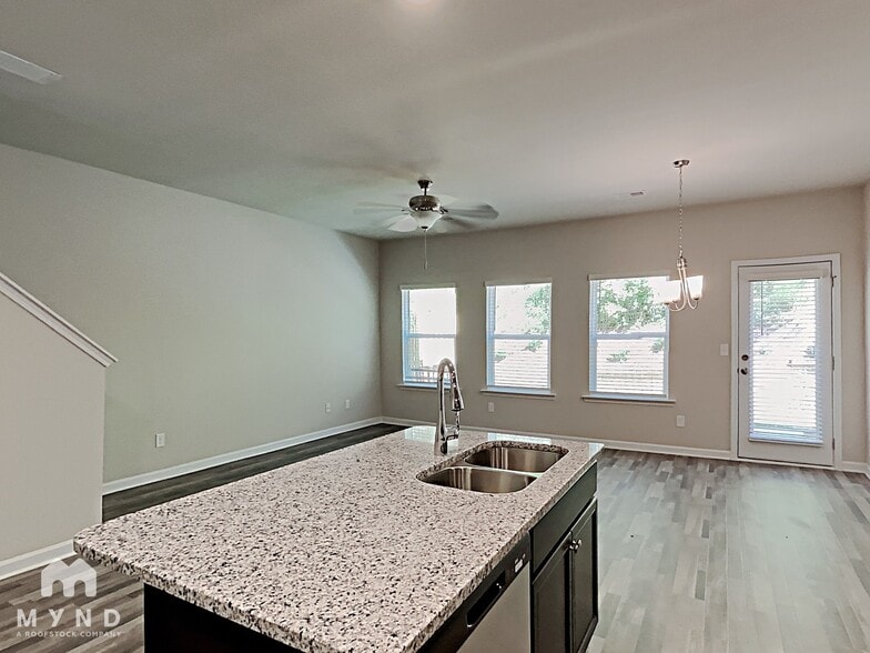 Building Photo - 4940 Lower Elm St