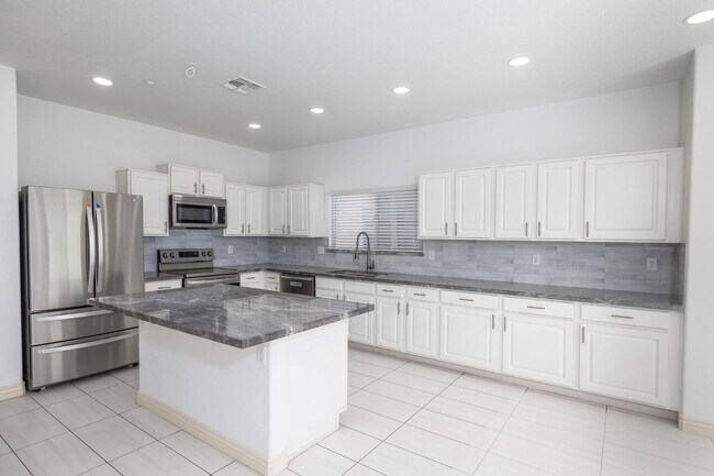 Building Photo - 7500 E Deer Valley Rd