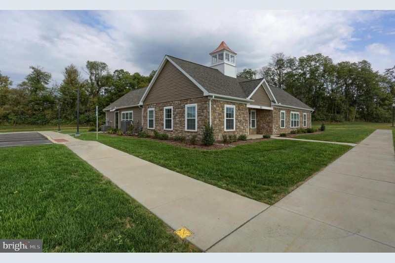 Building Photo - 706 Farmwood Ln