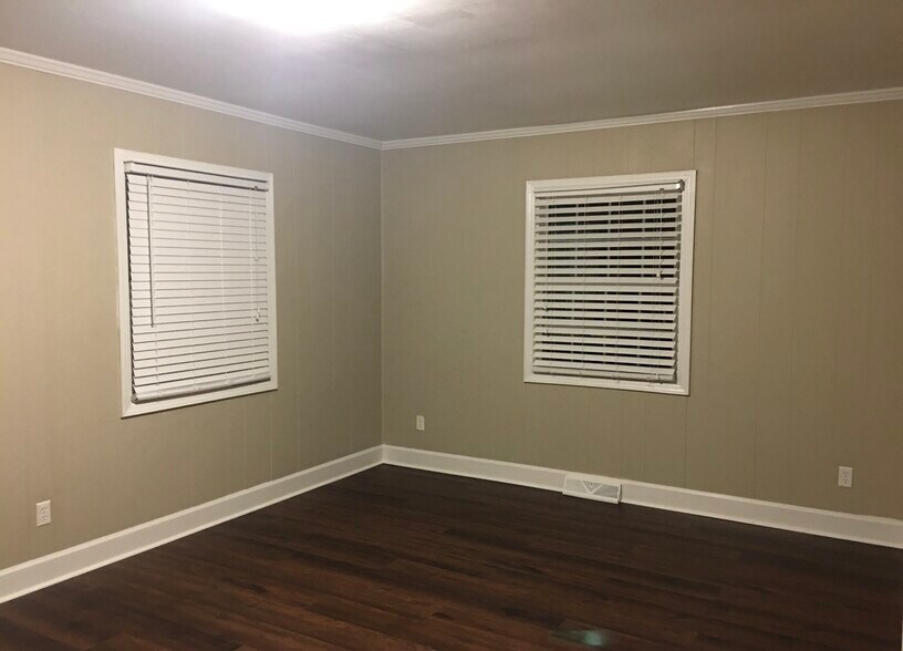 Den / Family Room 1 - 1210 Fox Run Dr