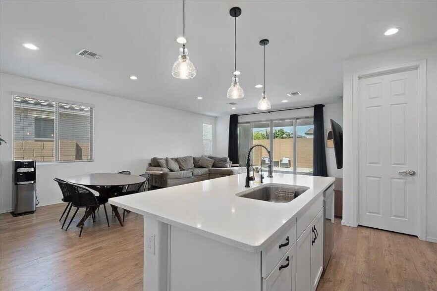 Building Photo - 6313 N 68th Dr
