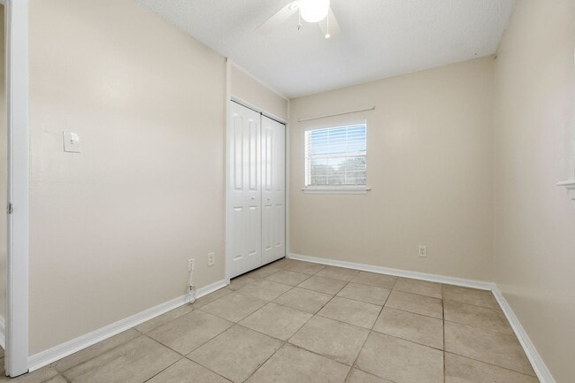 Building Photo - 3 bedroom in Mary Esther Heights!