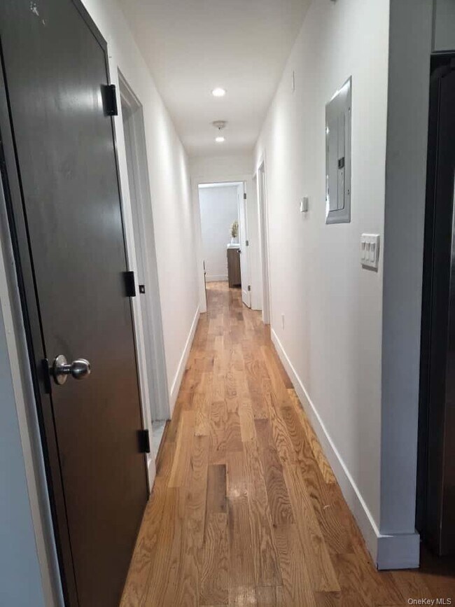 Building Photo - 6-32 Beach 68th St