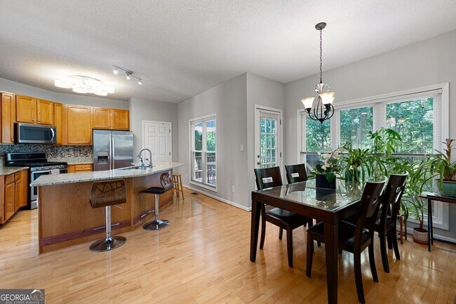 Building Photo - 821 Soaring Dr NE