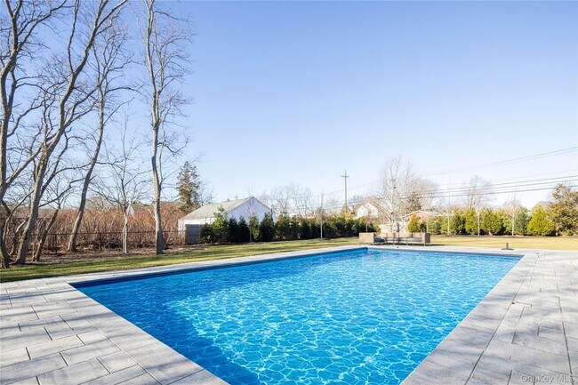 Building Photo - 242 Maple Ln