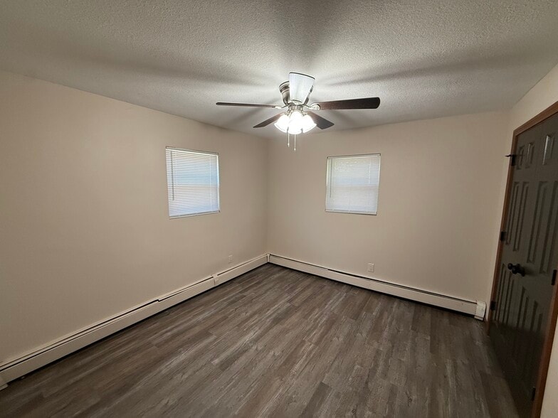 Bedroom - 1322 W Montrose St