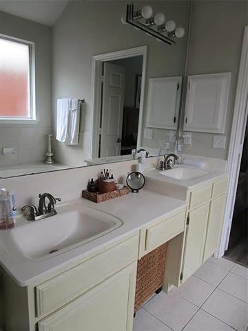 Building Photo - 5815 Willow Wood Ln