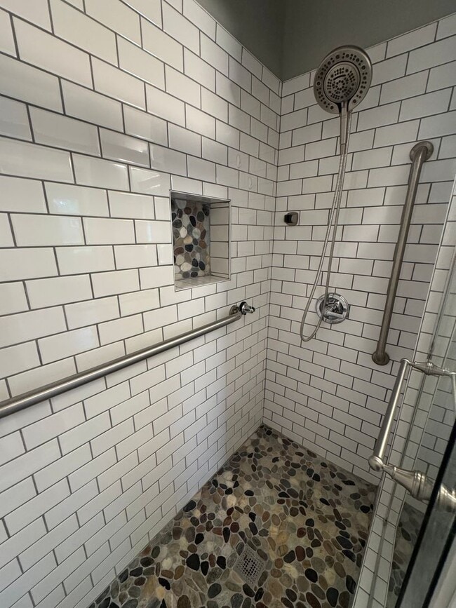 Building Photo - Updated 2/1 Brick House in Celanese- $1,395