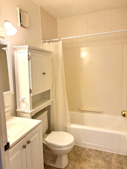 Building Photo - 67 Milliken Ave