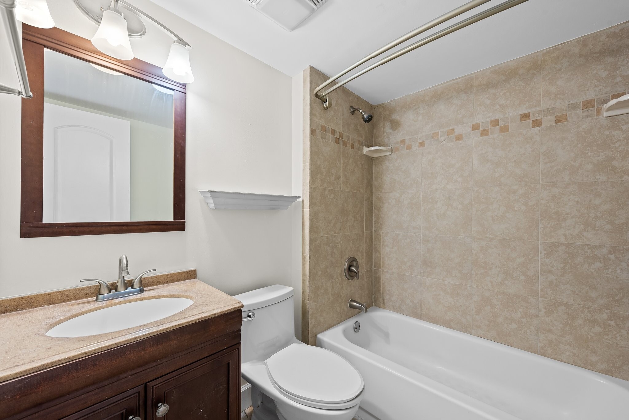 Guest Bedroom/Bathroom - 111 Royal Park Dr