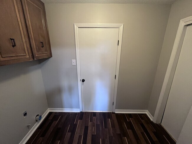 Building Photo - 215 Berkshire Cir